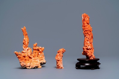 Trois pi&egrave;ces en corail rouge sculpt&eacute;, Chine, 19/20&egrave;me